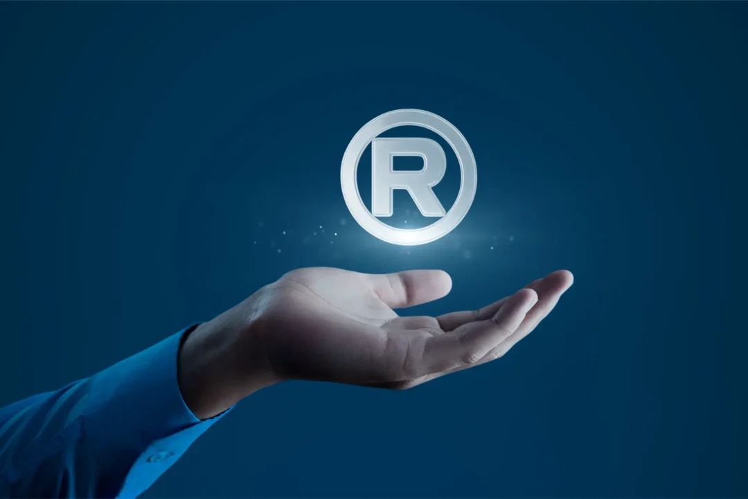 Ilustración de mano con iconos de marca registrada premium de Amazon Brand Registry: A+ Content, tienda de marca y publicidad patrocinada